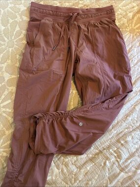 lululemon athletica Cropped Drawstring Joggers - Mauve Rose